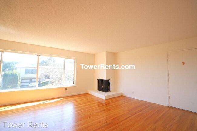 Building Photo - 3 br, 3 bath House - 120 Elmwood Ct.