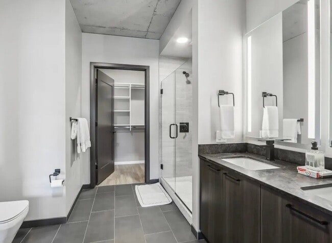 Photo - 900 W Washington Blvd Apartment