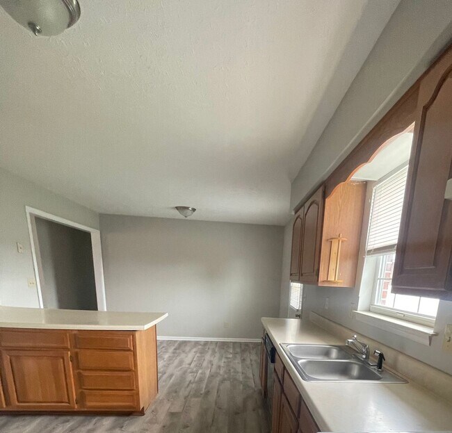 Foto del edificio - Spacious ranch style 3 bedroom, 2 bath wit...