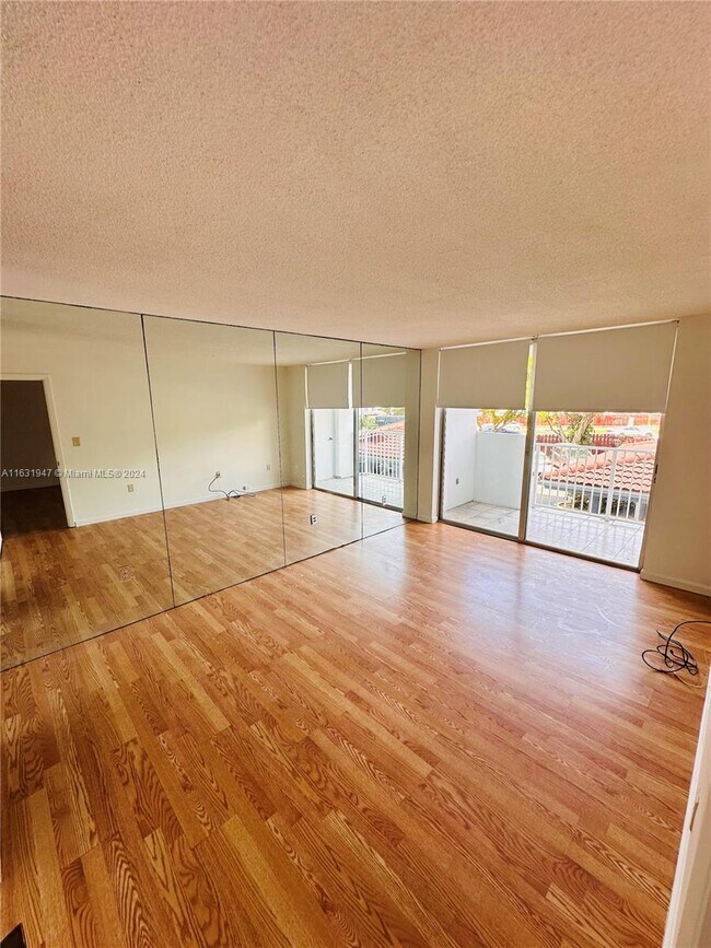Foto del edificio - 1300 NE Miami Gardens Dr