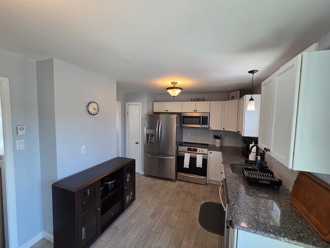 Foto del edificio - 16 Evergreen Dr