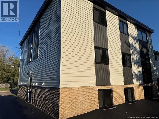 Photo du bâtiment - 96 Purdy Ave