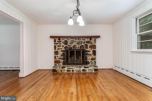 Building Photo - 35 Arbor Ln