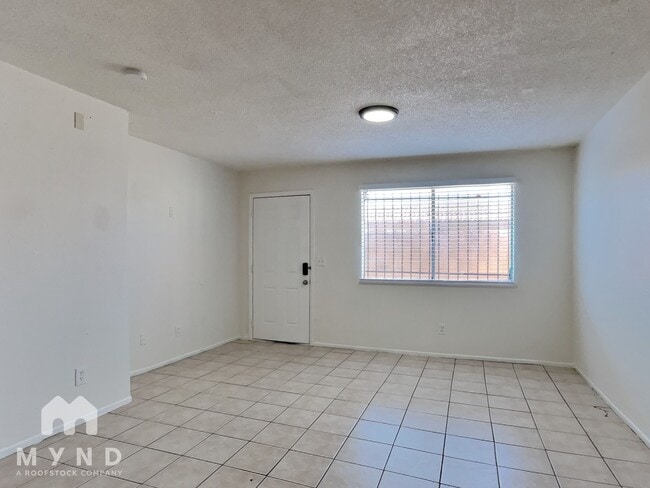 Building Photo - 2708 E Tierra Buena Ln