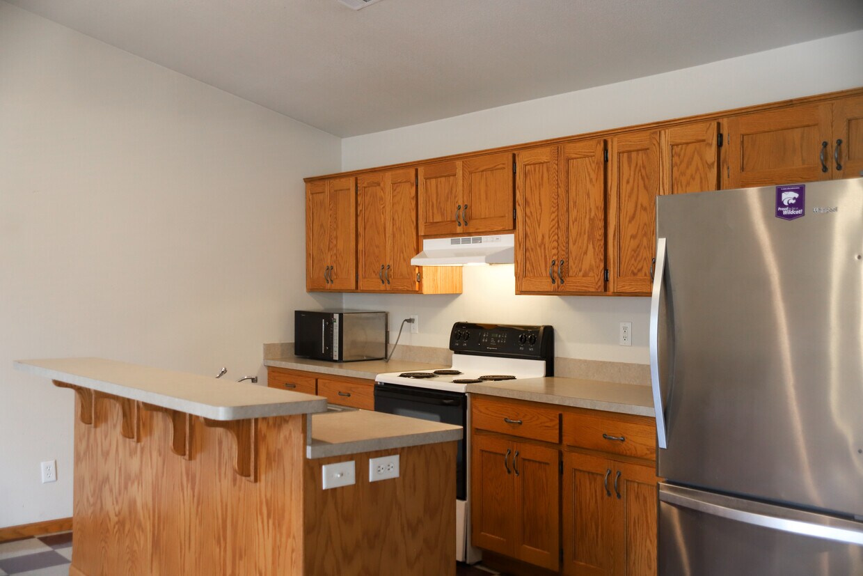 1027 Poyntz Ave, Manhattan, KS 66502 Townhome Rentals in Manhattan KS