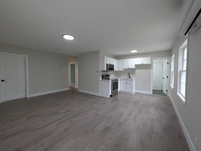 Building Photo - 2480 Baldwin Ave