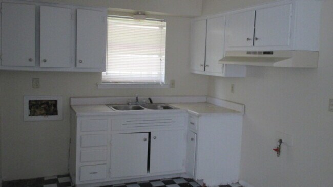 Building Photo - 4372 Deerland St