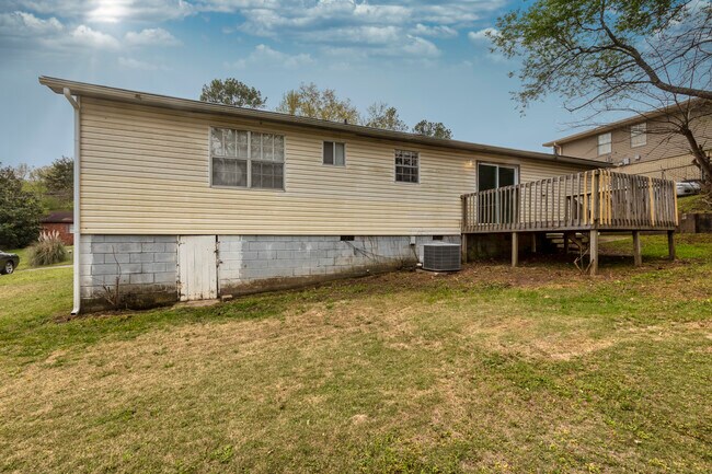 Building Photo - 410 Clio St