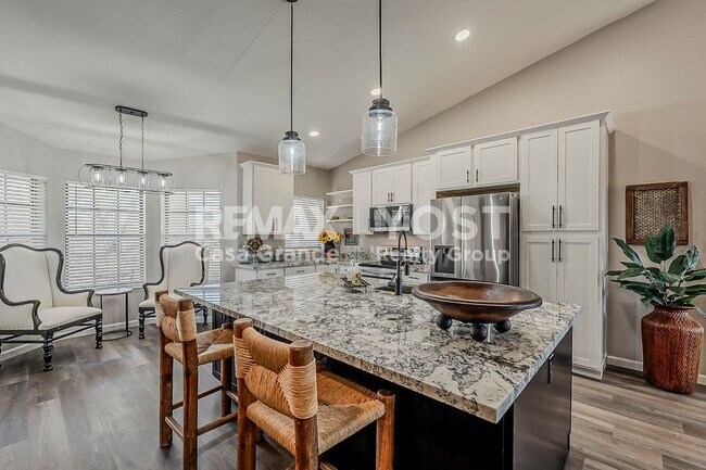 Foto del edificio - Furnished Home on 2.5 Acres – Your Escape Awaits!