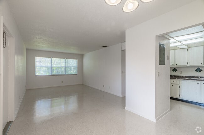 2BR, 2BA - 900SF - Villa Monterrey Apartments