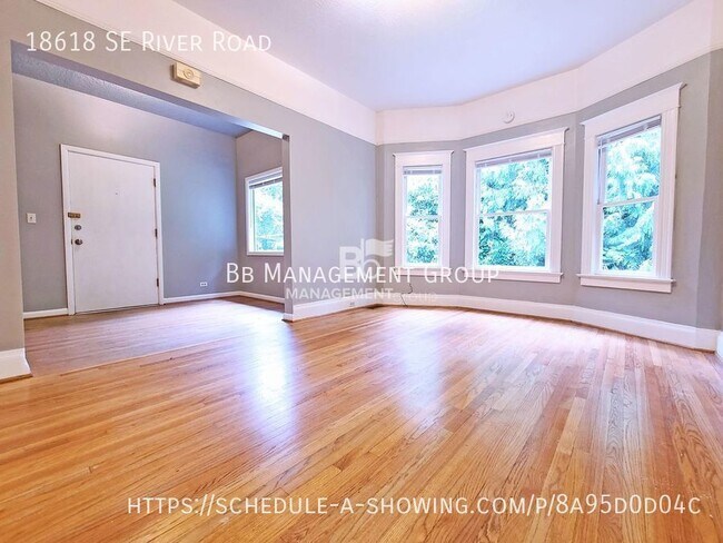 Foto del edificio - Charming Milwaukie Home on Spacious Lot! U...