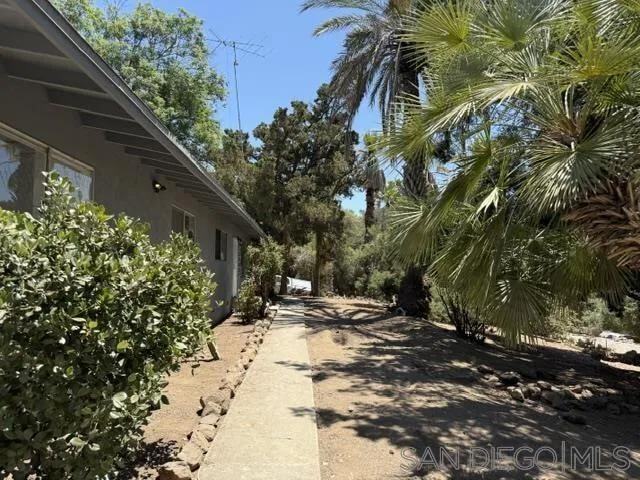 Foto del edificio - 15077 Adams Dr