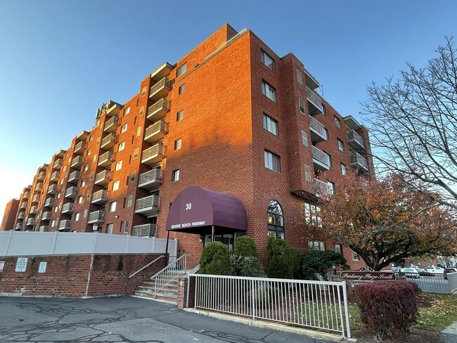 Foto del edificio - 30 Revere Beach Pky