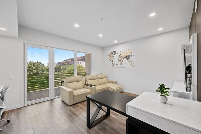 Foto del edificio - 4004 Banister Ln