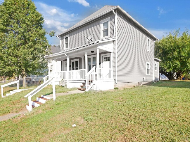 Foto del edificio - Newly Updated 2 Bedroom Home – Bright, Mod...