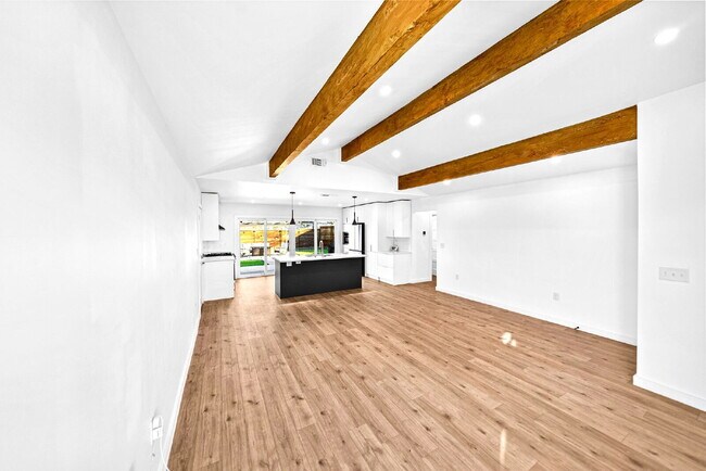 Foto del edificio - Gorgeous New Remodel with a Bright and Open Floorplan