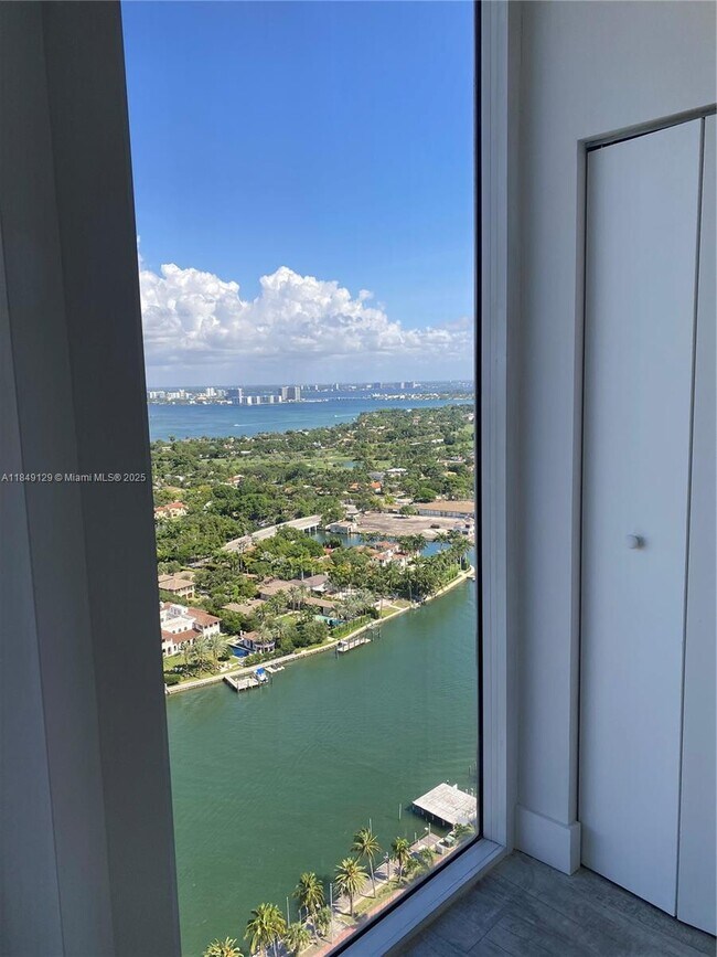 Foto del edificio - 4779 Collins Ave
