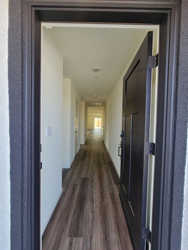 Foto del edificio - Brand New Home
