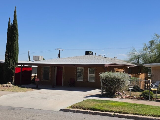 Foto del edificio - 2422 Copper Ave