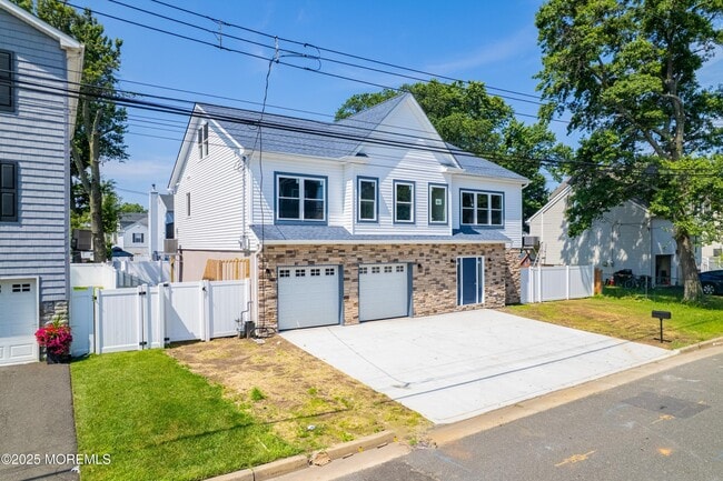 Building Photo - 720 8th St