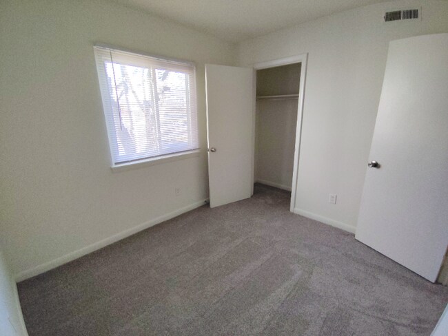 Foto del edificio - 600 Reusens Rd