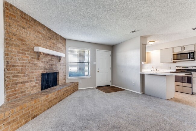 Building Photo - Charming 2-Bedroom Townhome in Irving with...