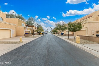 Building Photo - 2045 N Sunset Dr