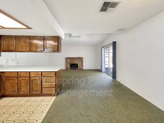 Building Photo - 628 S Gemstone St