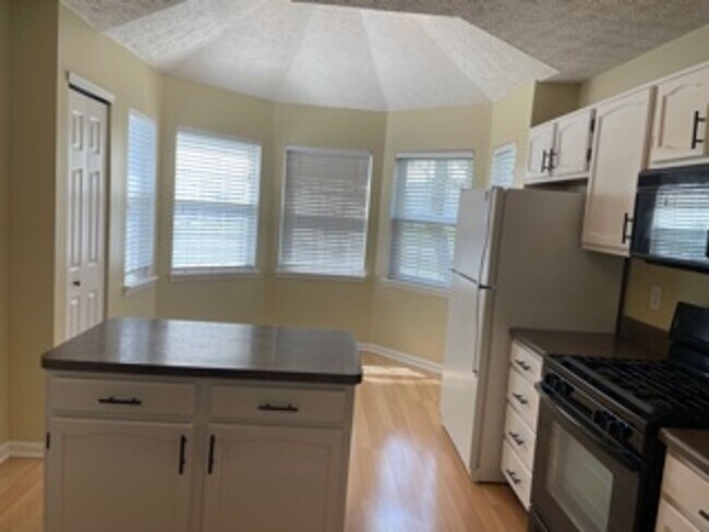 Foto del edificio - Absolutely Beautiful 3  bedroom Ranch!