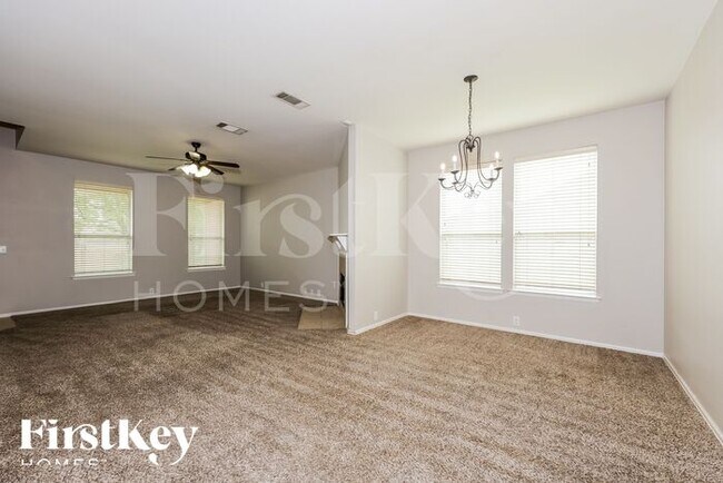 Building Photo - 718 Quail Hollow Dr