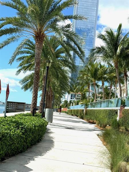 Foto del edificio - 480 NE 30th St