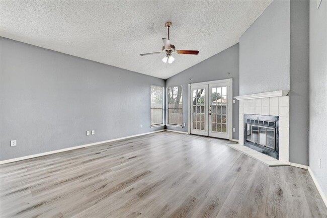 Building Photo - 2100 Balsam Way