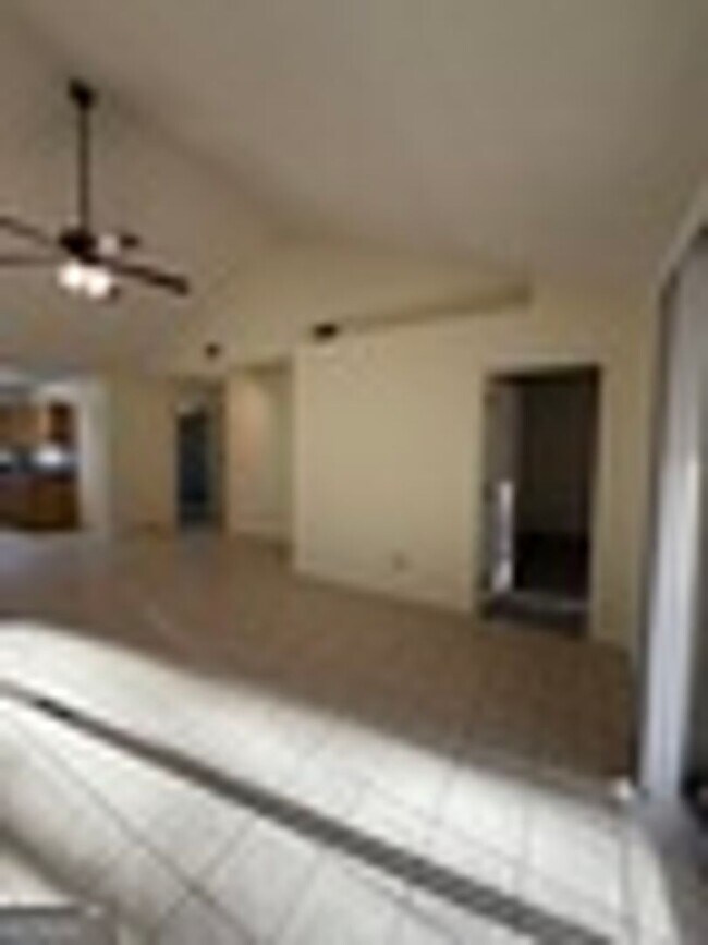 Foto del edificio - 444 Admiral's Walk Dr