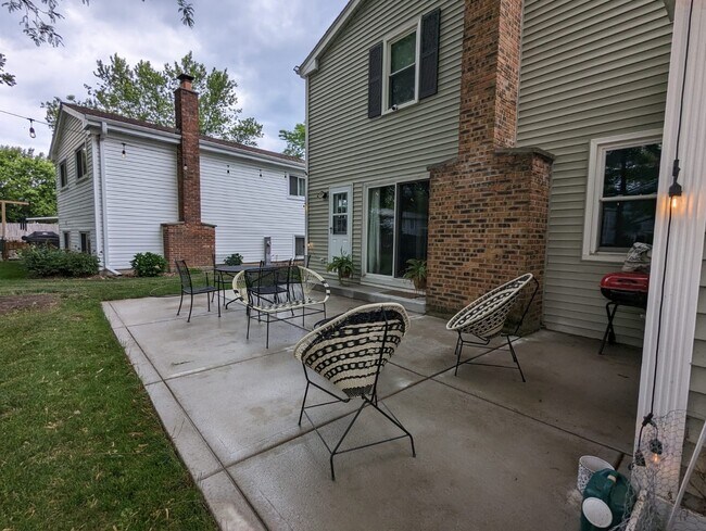 Foto del edificio - 4162 Longmeadow Rd