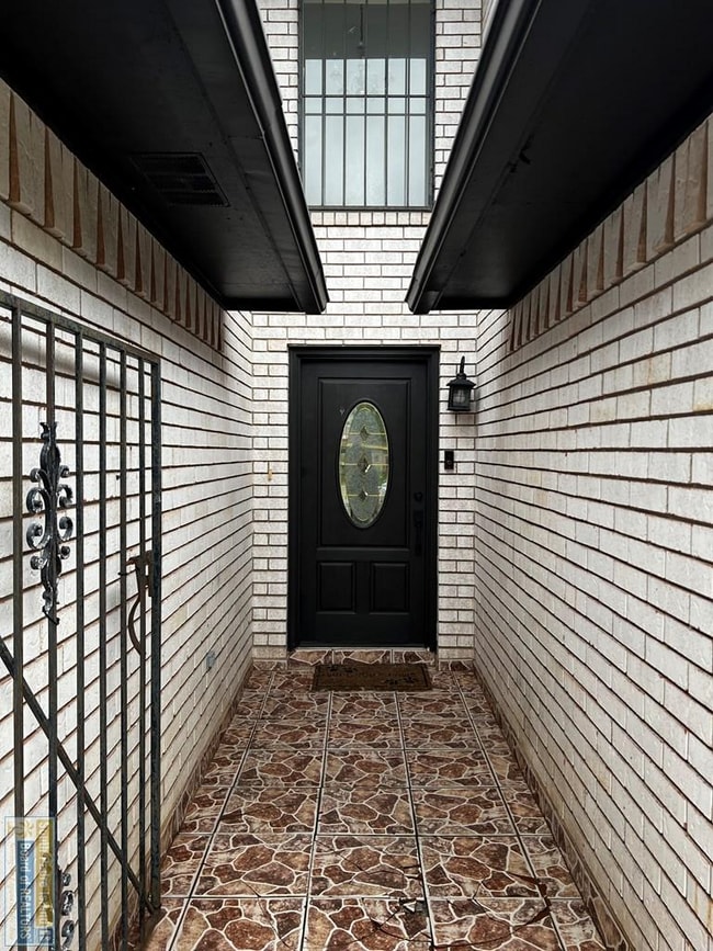 Building Photo - 1547 Guadalajara Ave