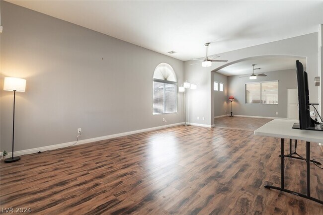 Building Photo - 1333 Passiflora Dr