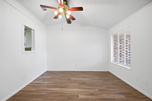 Foto del edificio - Space, Style, and 2 Bedrooms: South Lubbock Steal!
