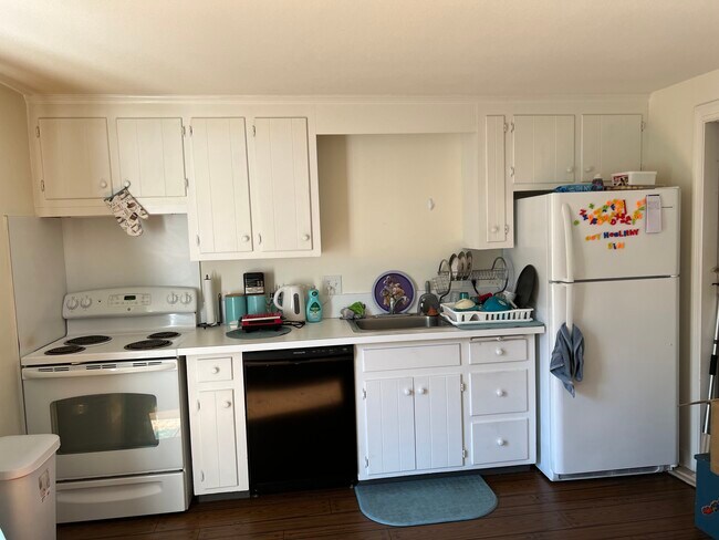 Kitchen - 24 Redbud Ln