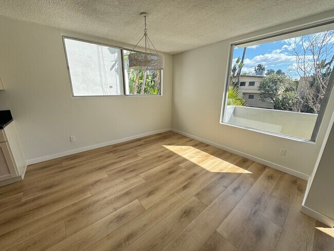 Foto del edificio - 1547 N Hayworth Ave