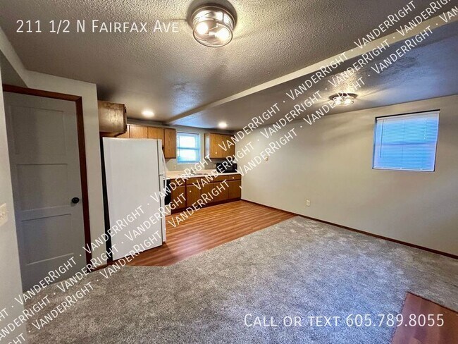 Foto del edificio - Updated 3 Bedroom 1 Bathroom Duplex!