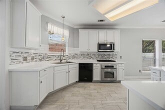 Building Photo - 807 Fairpark Ln