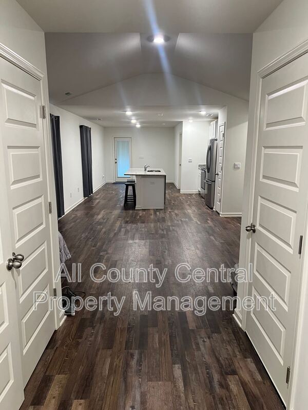 Foto del edificio - 135 River Birch Ln