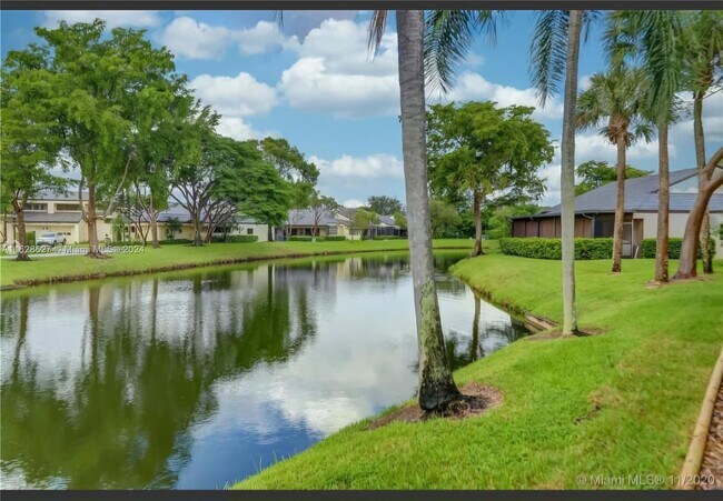 Foto del edificio - 9423 Chelsea Dr N