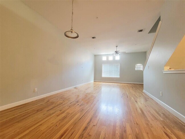 Foto del edificio - 8715 Meadowcroft Dr