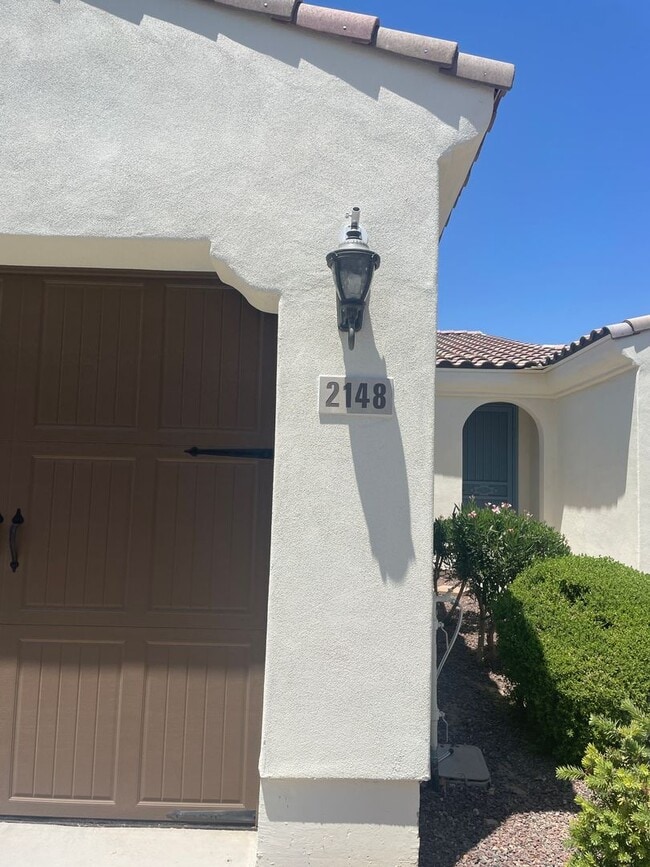 Building Photo - Gorgeous 2 Bed/2 Bath + Den Home In Litchf...