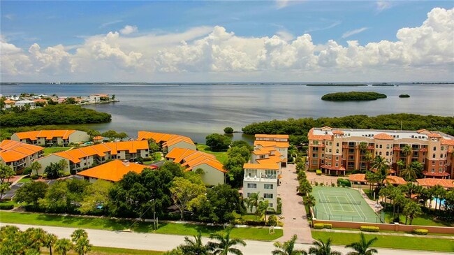 Foto del edificio - 1575 Pinellas Bayway S