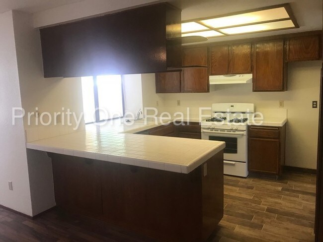 Building Photo - 1540 Oak Hill Dr