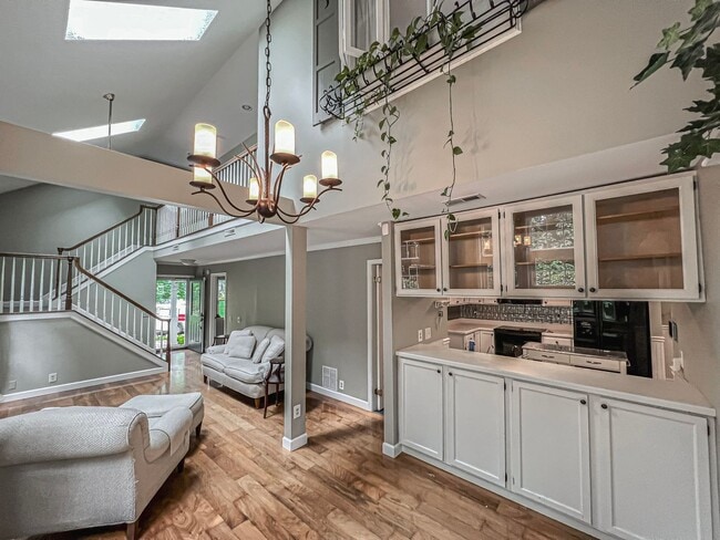 Building Photo - Bright And Relaxing 2 Bed 2 Bath Partially Furnished Home in Beautiful Franklin Farm Foundation