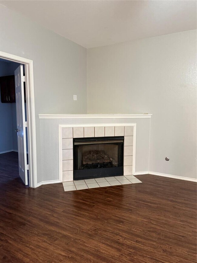 Building Photo - 4465 Mather