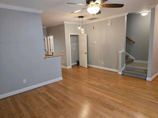 Building Photo - Charming 3 Bed, 3 Bath Home in Desirable W...